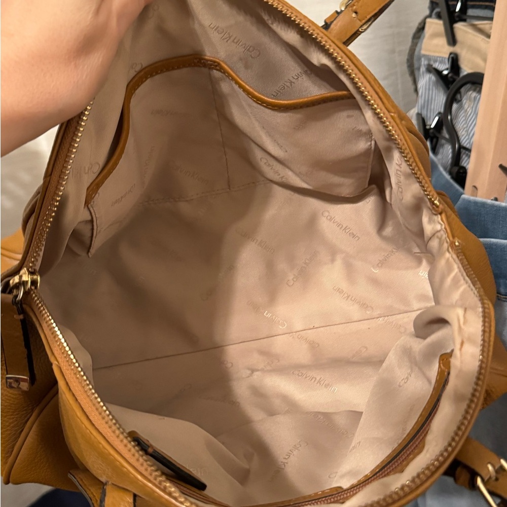 Calvin Klein shoulder bag, tan leather (?) - Picture 10 of 12